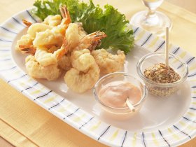 油炸鲜虾陪沙拉